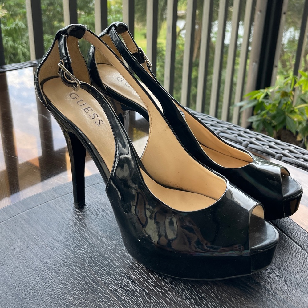 Black High Heels. Guess. Size: 8M